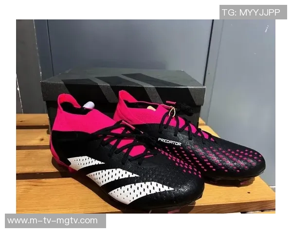 阿迪达斯F30足球鞋助你在球场上展现非凡实力与风采